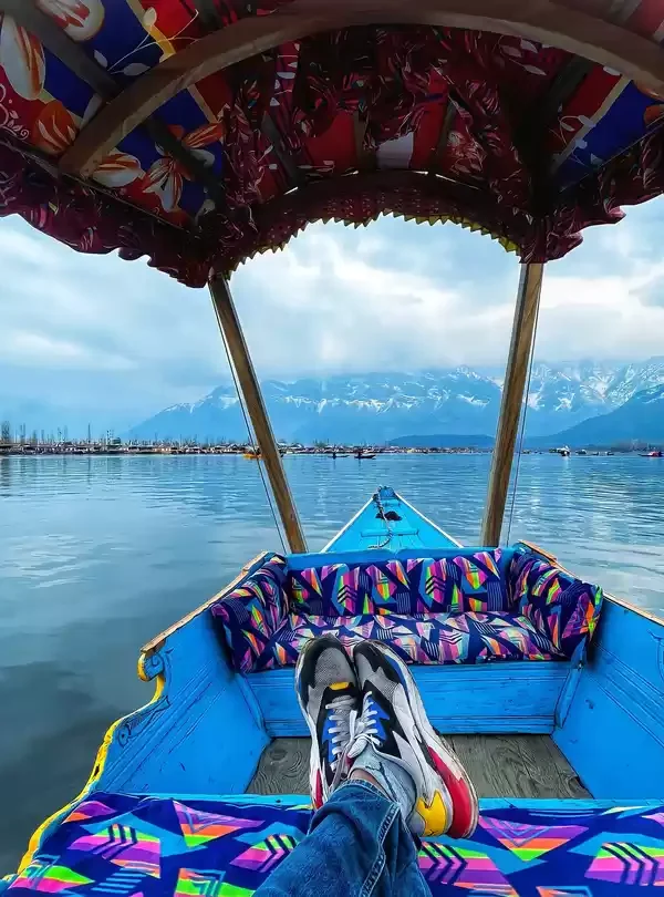 1647609747_shikara_ride_dal_lake_srinagar_kashmir_india_onlyprathamesh_6.jpg
